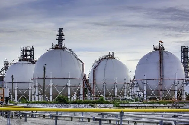 Commercial propane terminal with large storage tanks